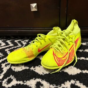 Men's Nike Superfly 8 Club FG/MG Size 6Y Soccer CV0852 760 Volt Bright Crimson
